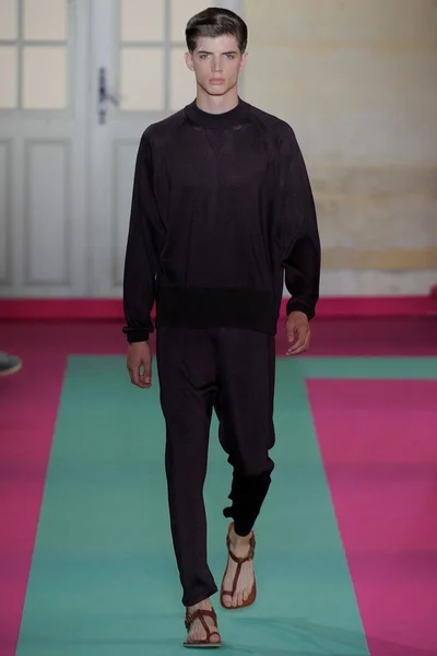 Look 18